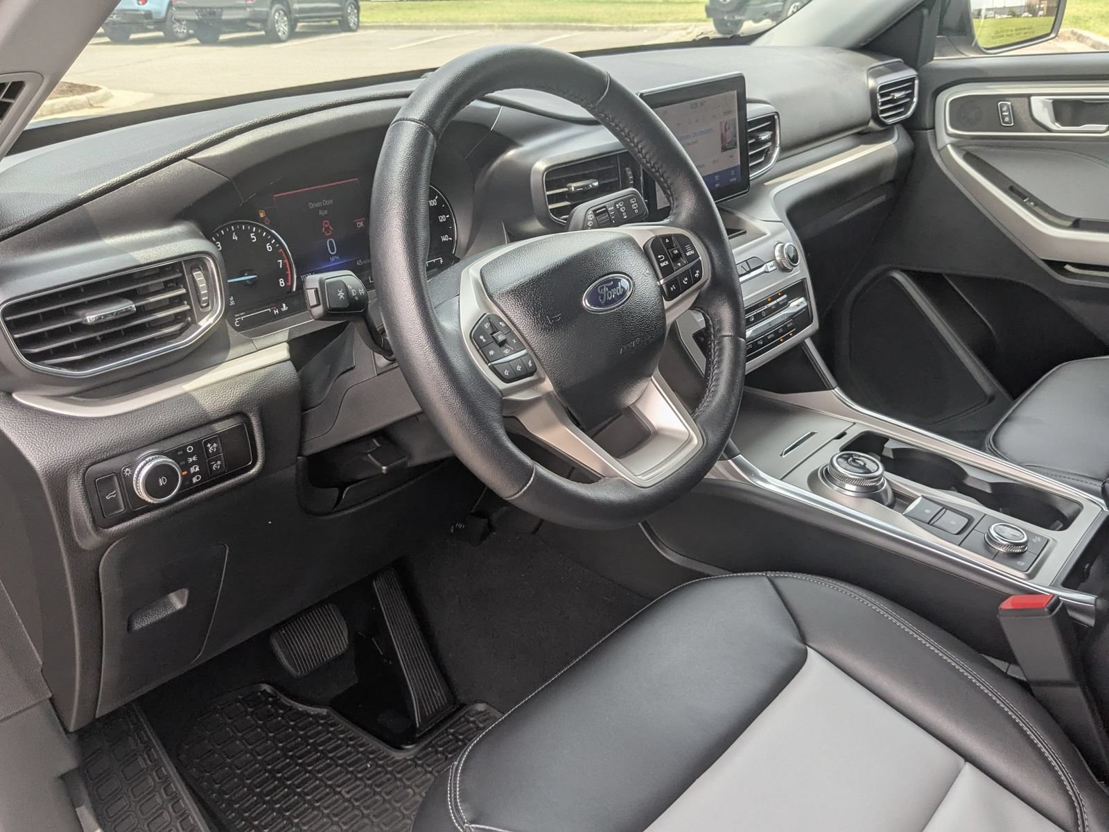 Used 2023 Ford Explorer XLT w/ Equipment Group 202A AWD/4WD image 15