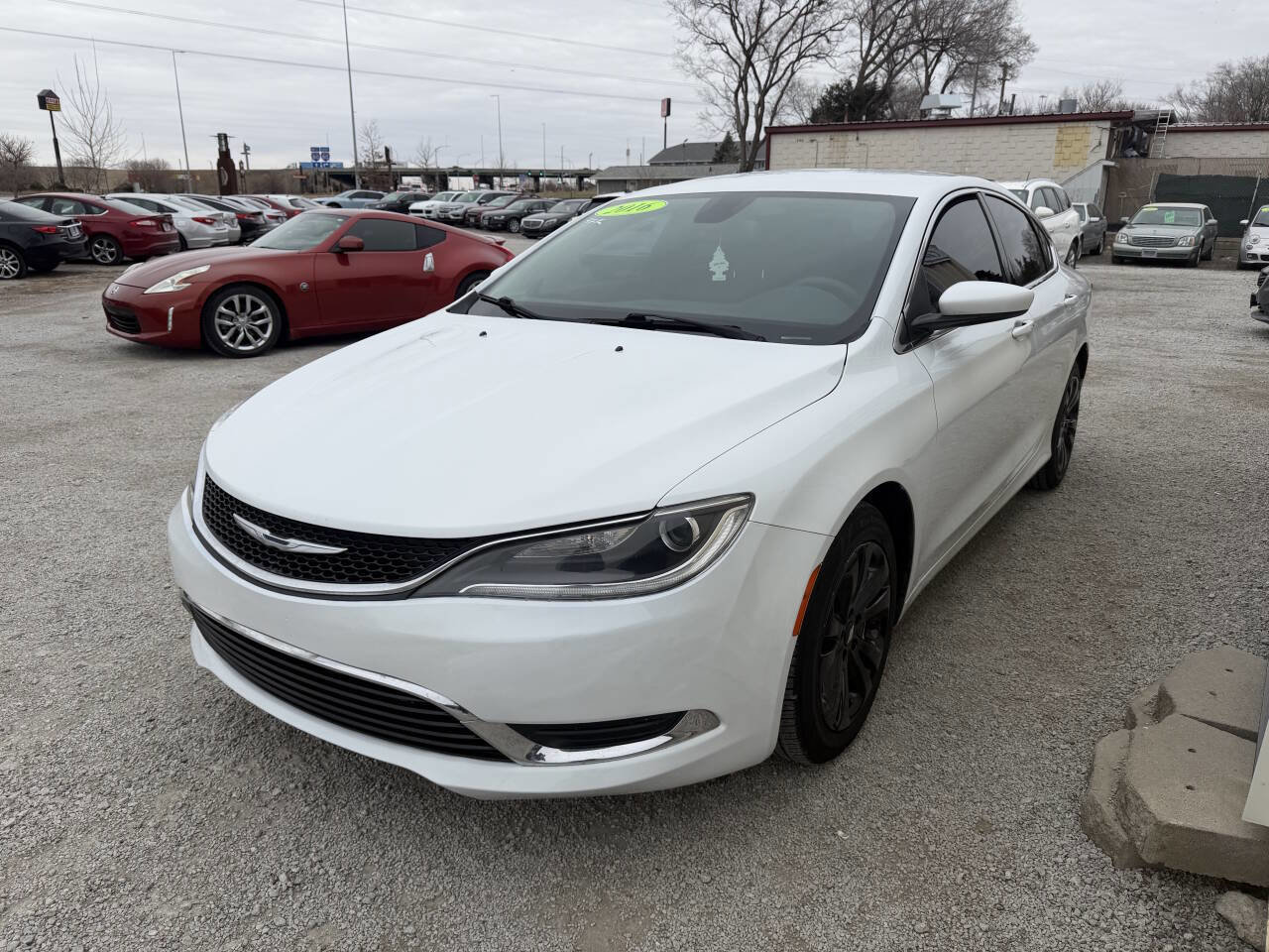 Used 2016 Chrysler 200 Limited image 3