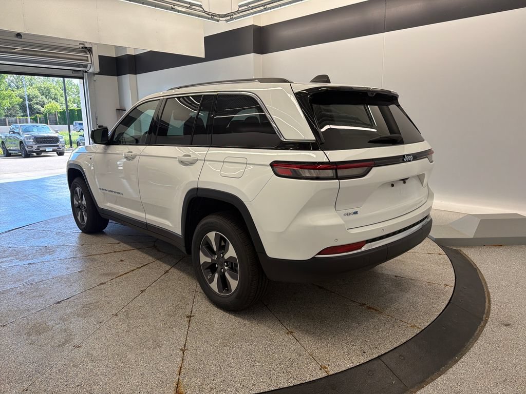 Used 2022 Jeep Grand Cherokee Limited 4xe w/ Luxury Tech Group II AWD/4WD image 10