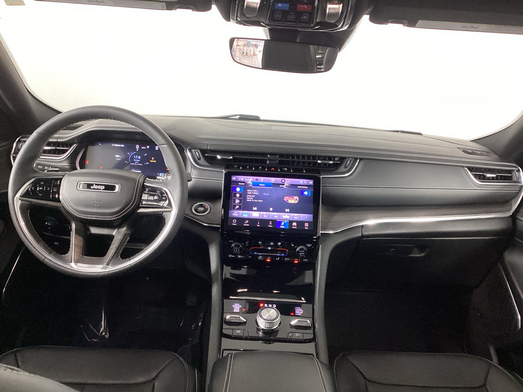 Used 2023 Jeep Grand Cherokee Overland AWD/4WD image 16