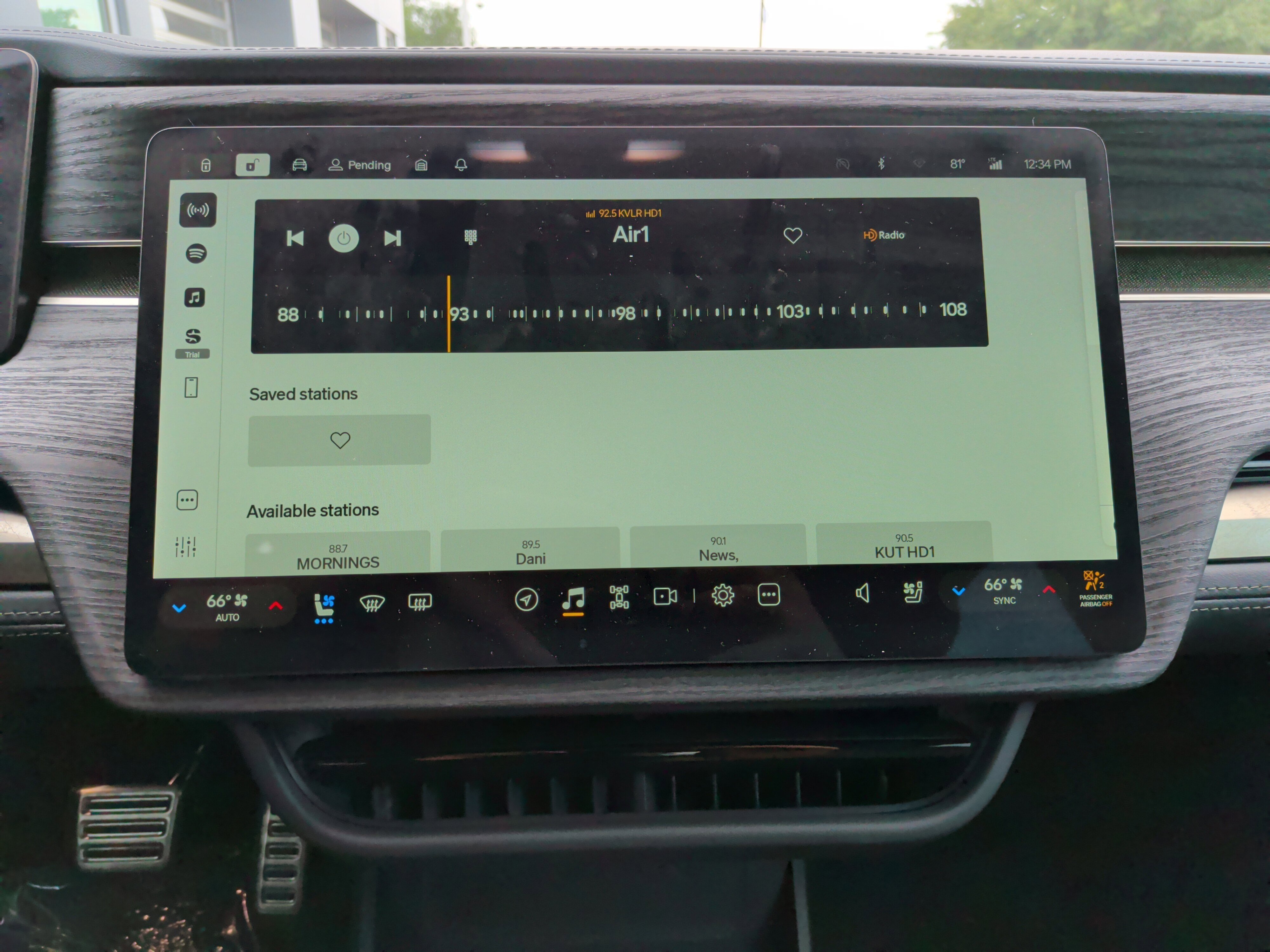 Used 2023 Rivian R1T Adventure image 22