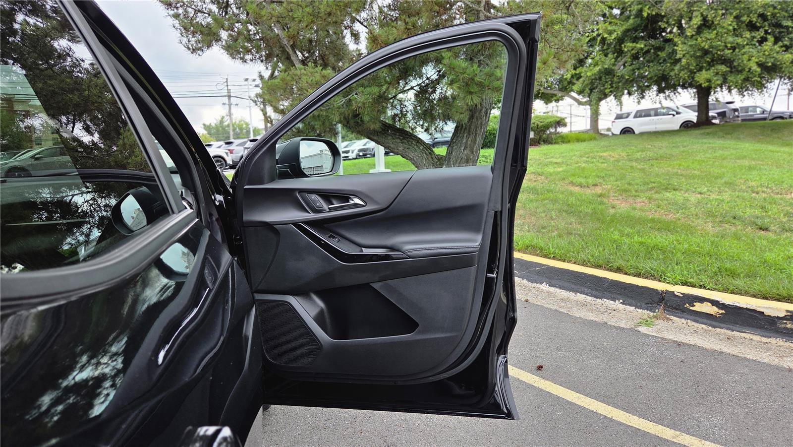 Used 2025 Chevrolet Equinox LT AWD/4WD image 30