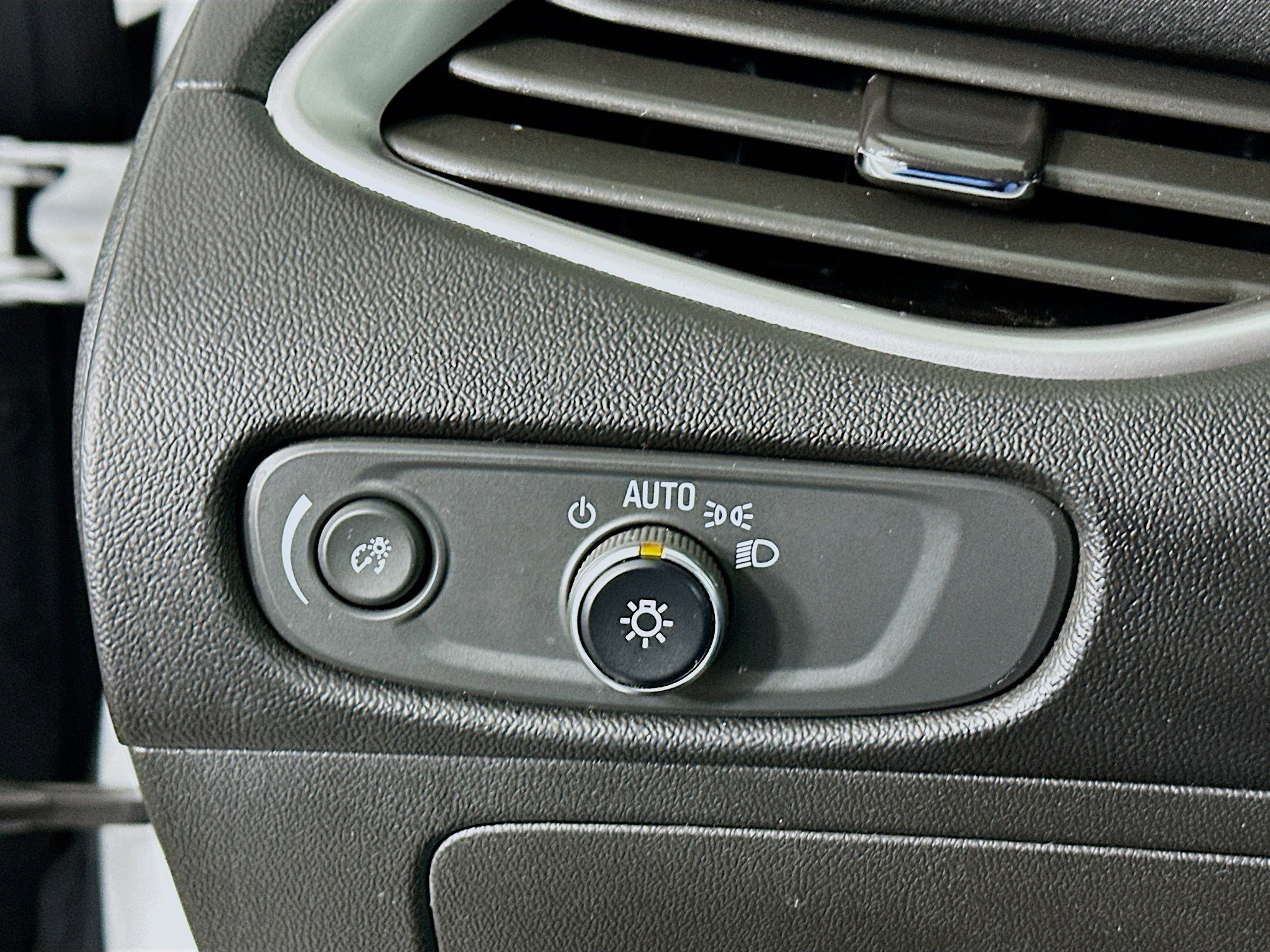 Used 2022 Chevrolet Malibu LT image 16