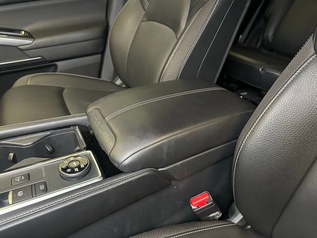 Used 2023 Nissan Pathfinder SL AWD/4WD image 31