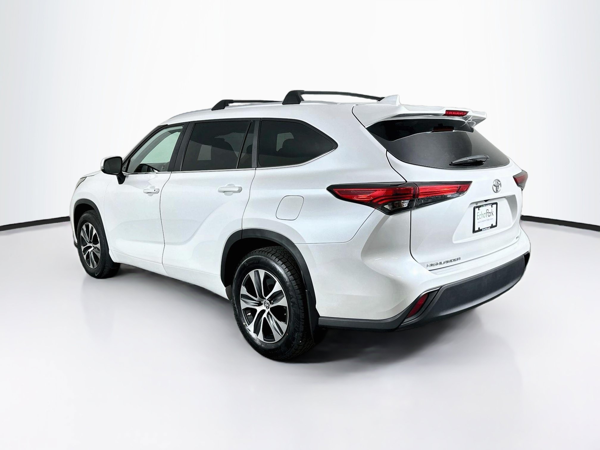 Used 2023 Toyota Highlander XLE FWD image 5