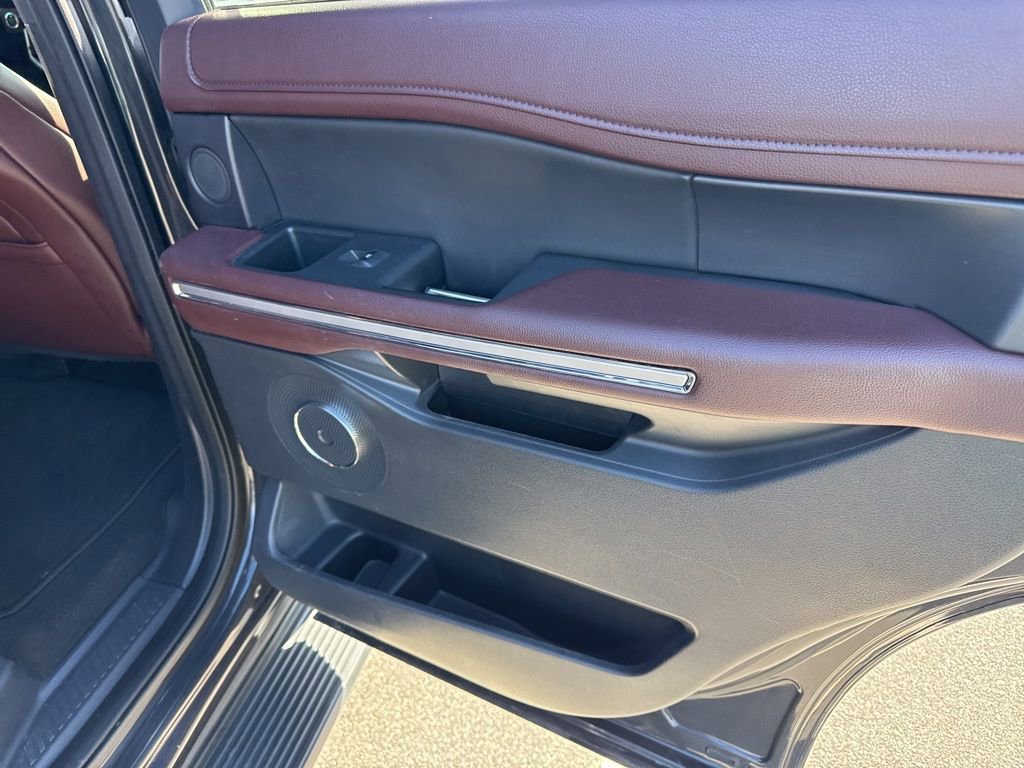 Used 2024 Ford Expedition Limited image 16