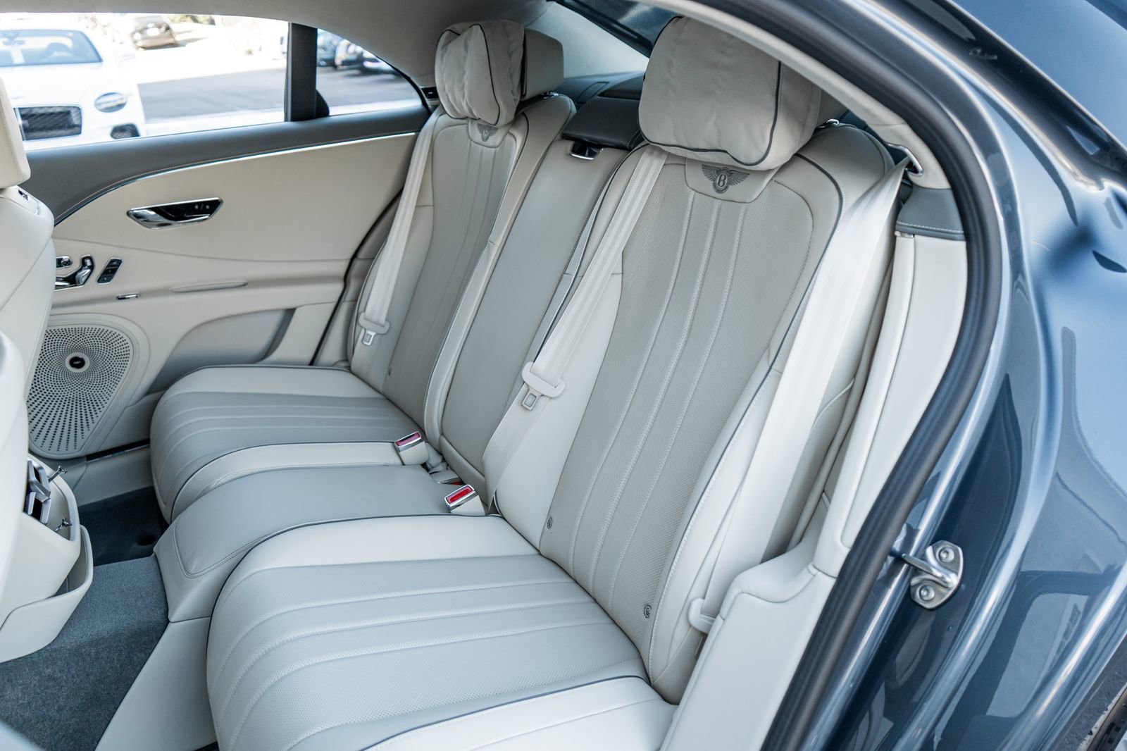 Certified 2026 Bentley Flying Spur Plug-In Hybrid image 32