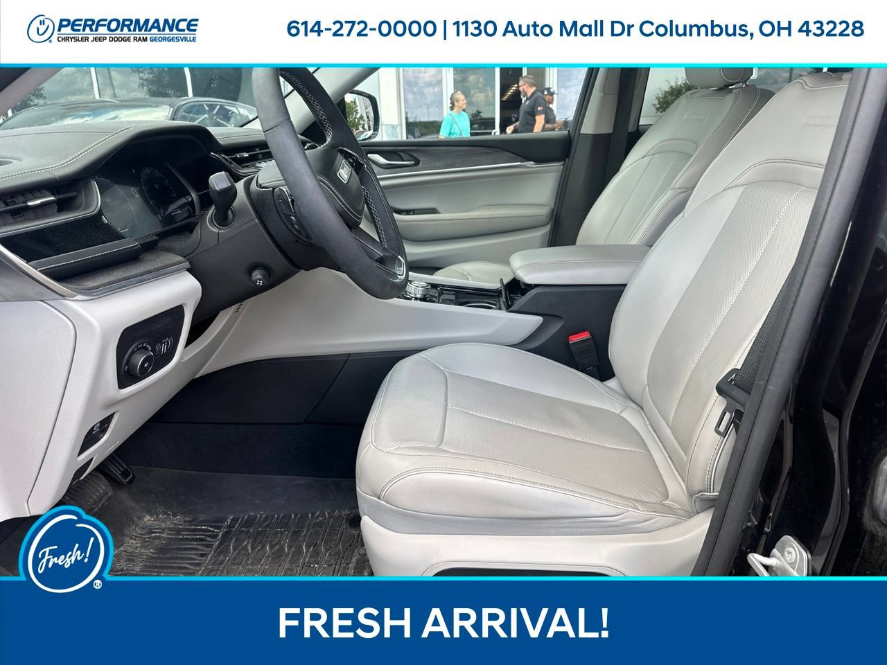 Used 2023 Jeep Grand Cherokee Overland AWD/4WD image 12