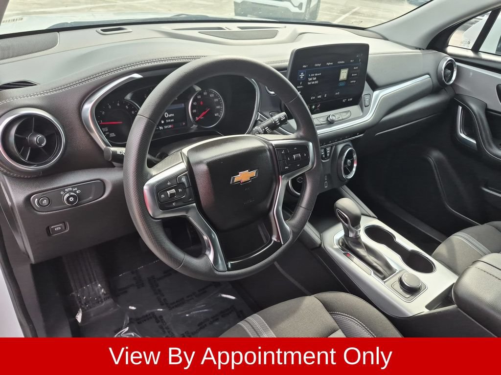 Used 2025 Chevrolet Blazer LT FWD image 11