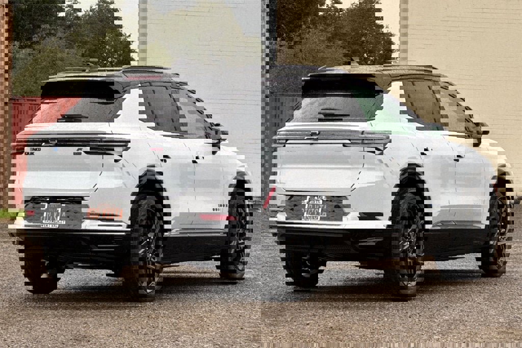 New 2026 Chevrolet Equinox EV RS image 4