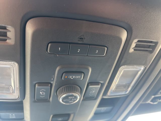 Used 2023 GMC Yukon SLT w/ SLT Premium Package AWD/4WD image 34