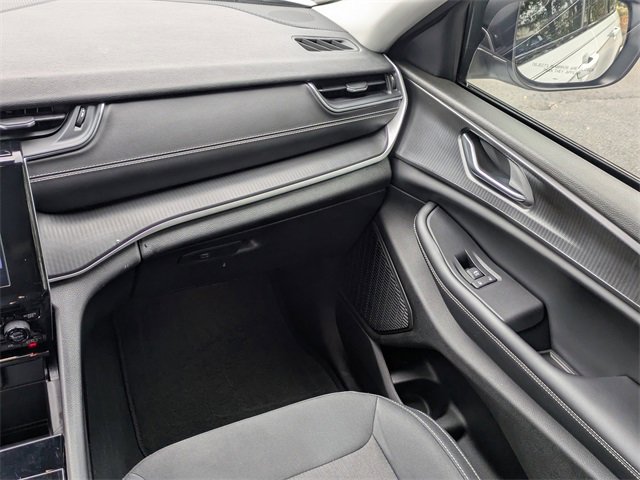 Used 2023 Jeep Grand Cherokee Laredo image 18