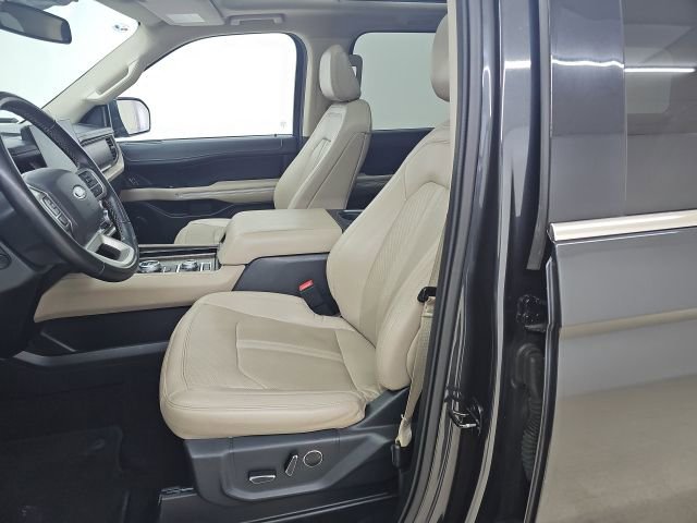 Used 2023 Ford Expedition Limited image 4