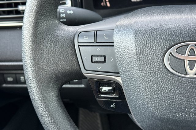 Used 2025 Toyota Camry LE FWD image 29