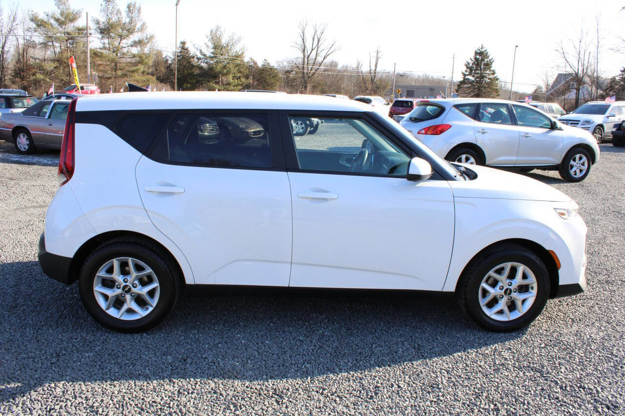 Used 2022 Kia Soul LX w/ Technology Package image 6
