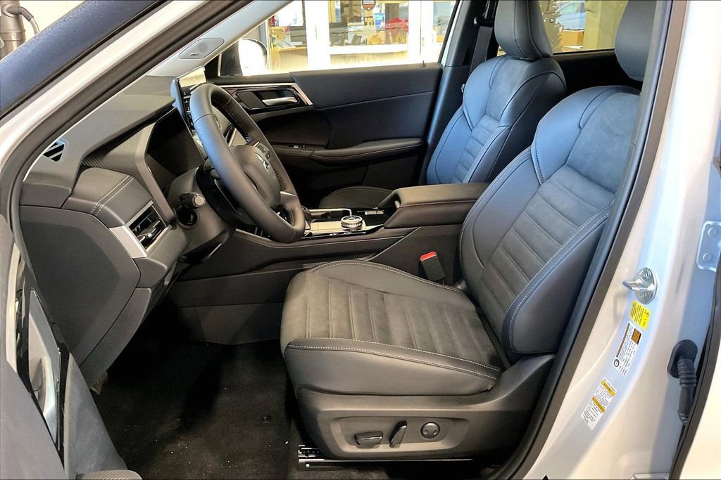 New 2026 Mitsubishi Outlander SE image 9