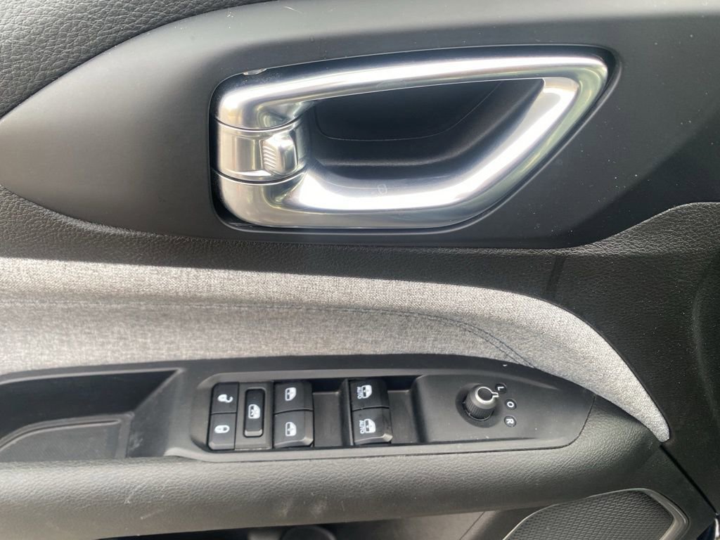 Used 2024 Jeep Compass Latitude image 11