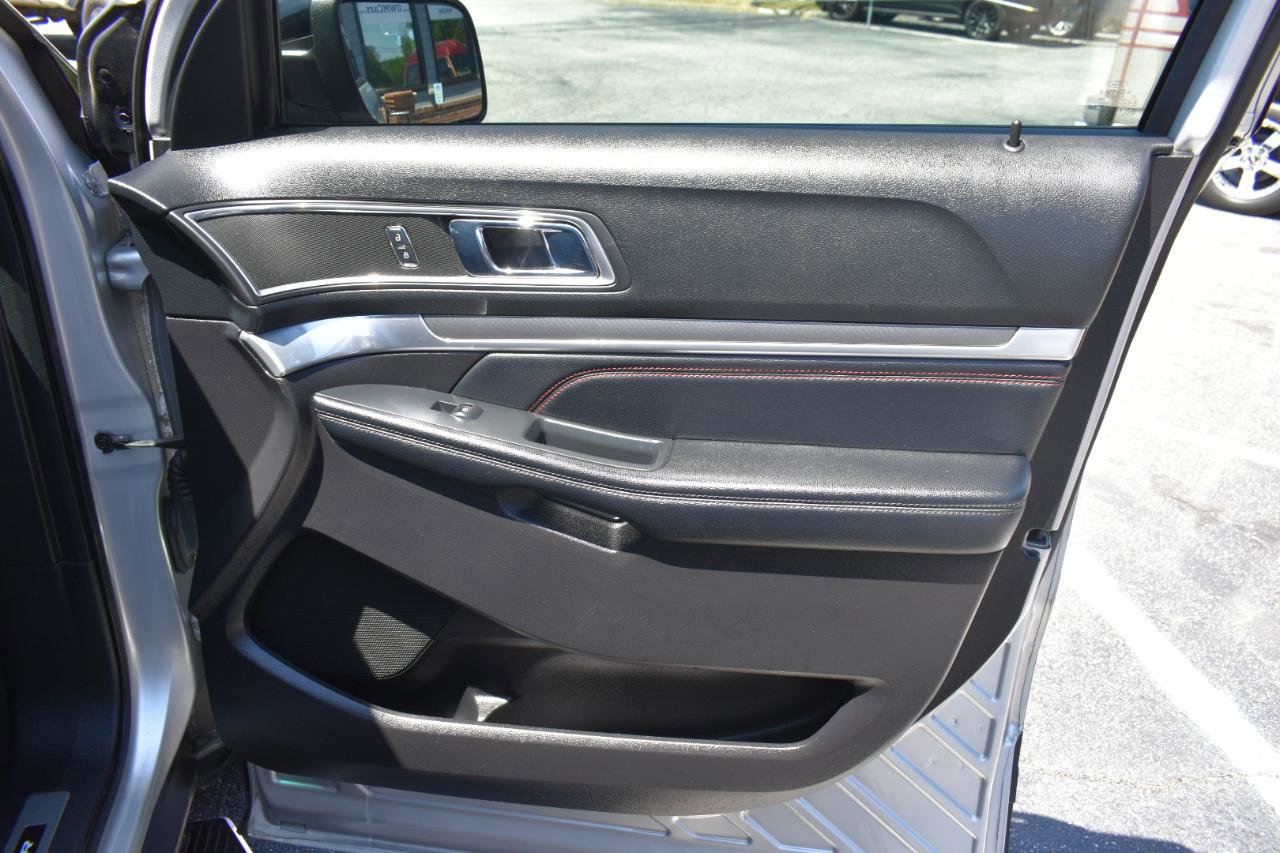 Used 2017 Ford Explorer Sport w/ Equipment Group 401A AWD/4WD image 39