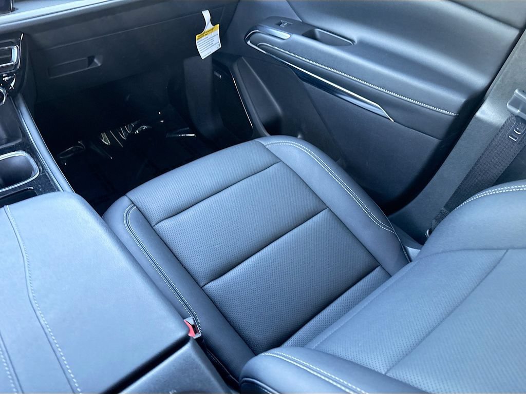 Used 2025 Chevrolet Traverse LT w/ Enhanced Driving Package AWD/4WD image 25