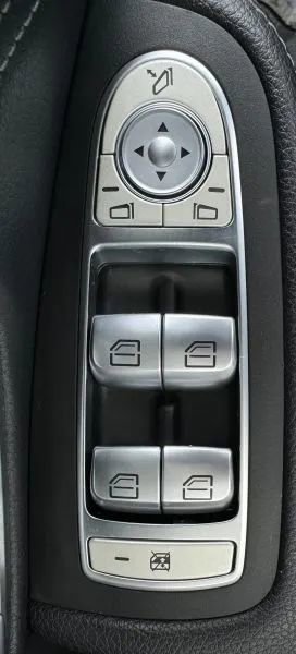 Used 2015 Mercedes-Benz C 300 4MATIC Sedan image 44