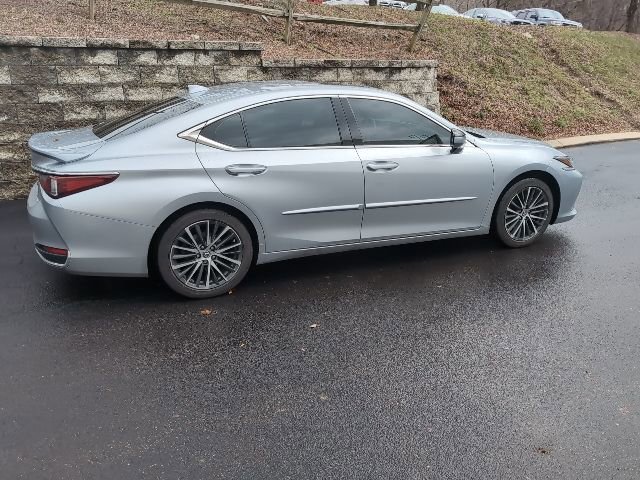 Certified 2023 Lexus ES 300h w/ Premium Package image 3
