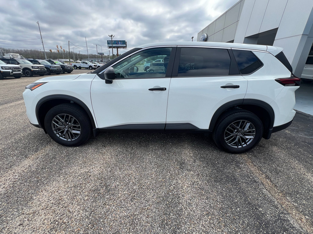 Used 2025 Nissan Rogue S image 6