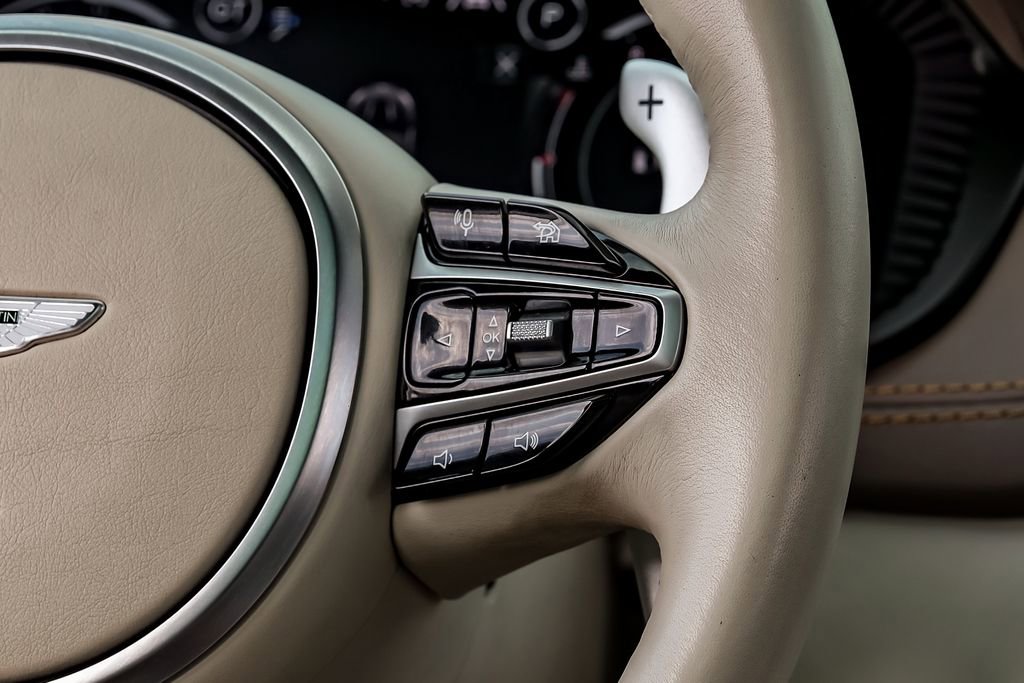 Used 2021 Aston Martin DBX image 15