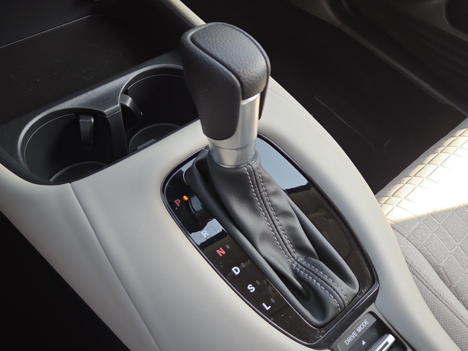 Used 2025 Honda HR-V LX image 31