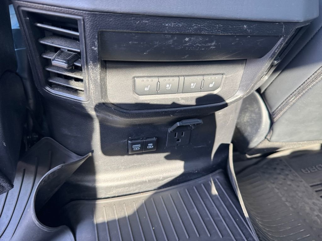Used 2025 Toyota Tundra Platinum AWD/4WD image 19