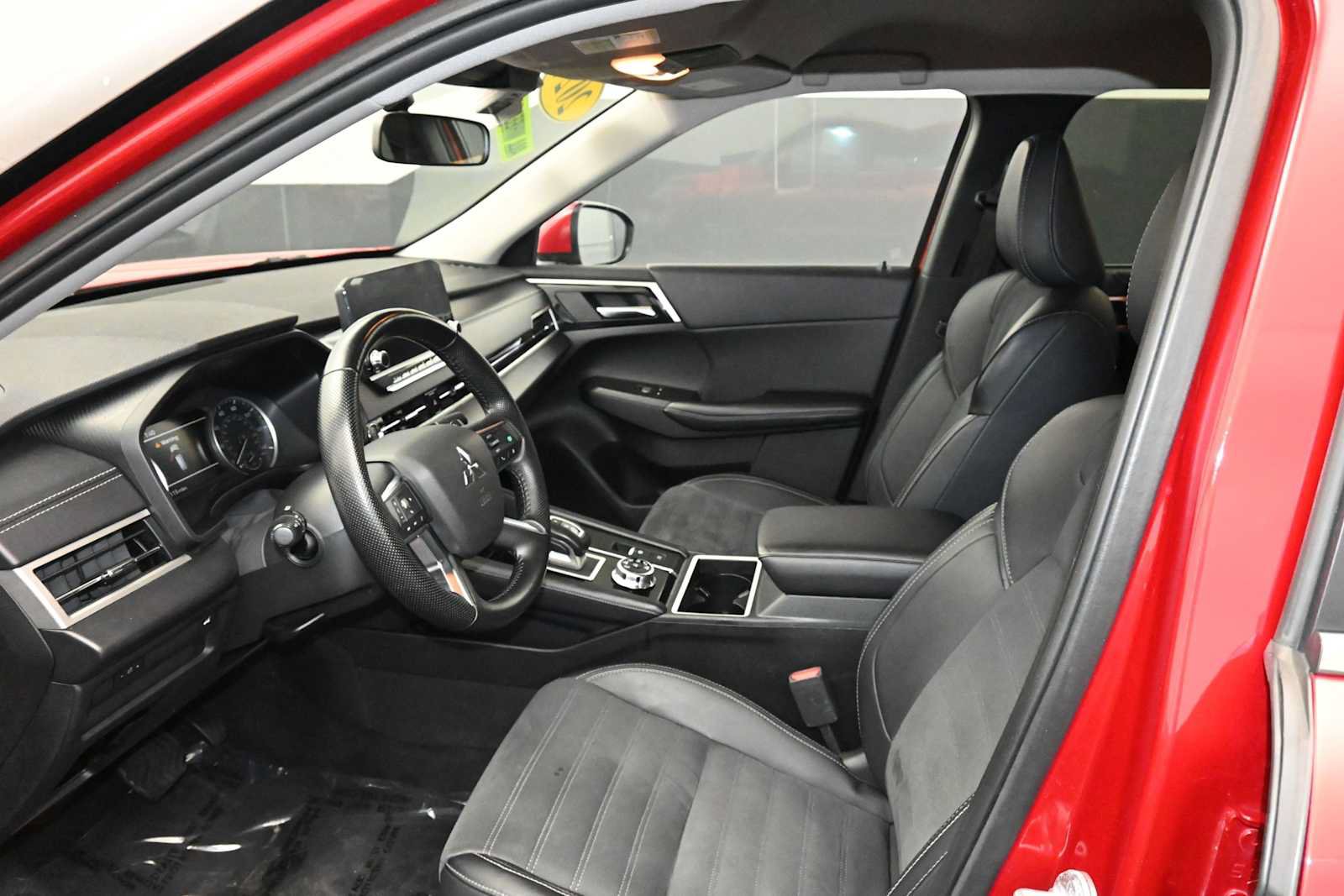 Used 2024 Mitsubishi Outlander SE AWD/4WD image 9