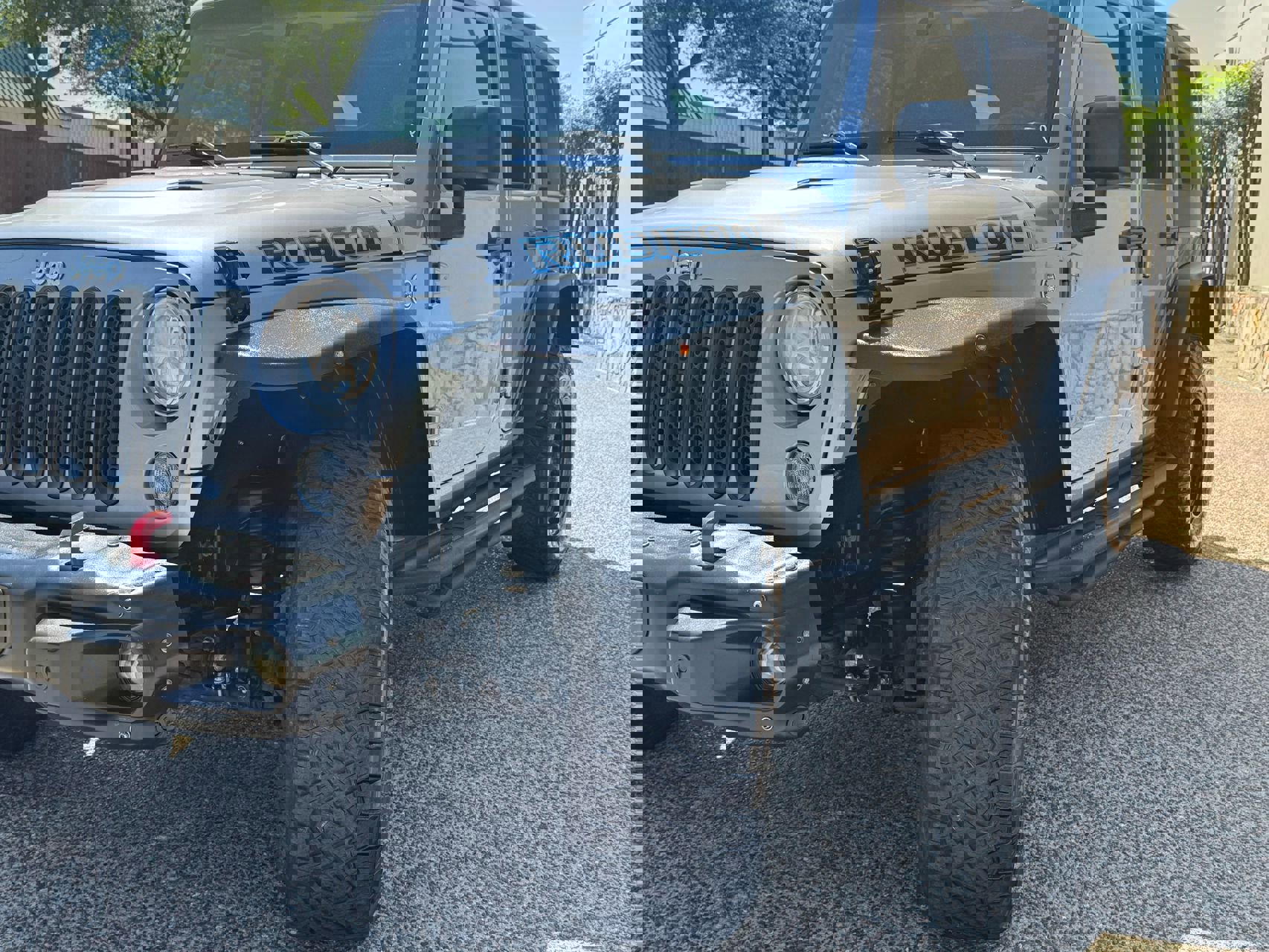 Used 2016 Jeep Wrangler Unlimited Rubicon w/ Connectivity Group image 3