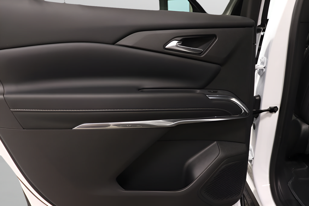 New 2027 Chevrolet Traverse LT w/ Sun and Wheel Package FWD image 25