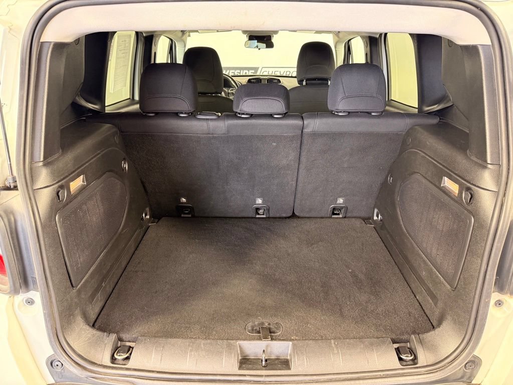 Used 2015 Jeep Renegade Latitude AWD/4WD image 11