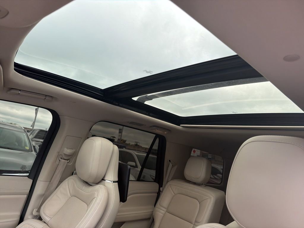 Used 2020 Lincoln Navigator Reserve w/ Equipment Group 208A Reserve AWD/4WD image 11