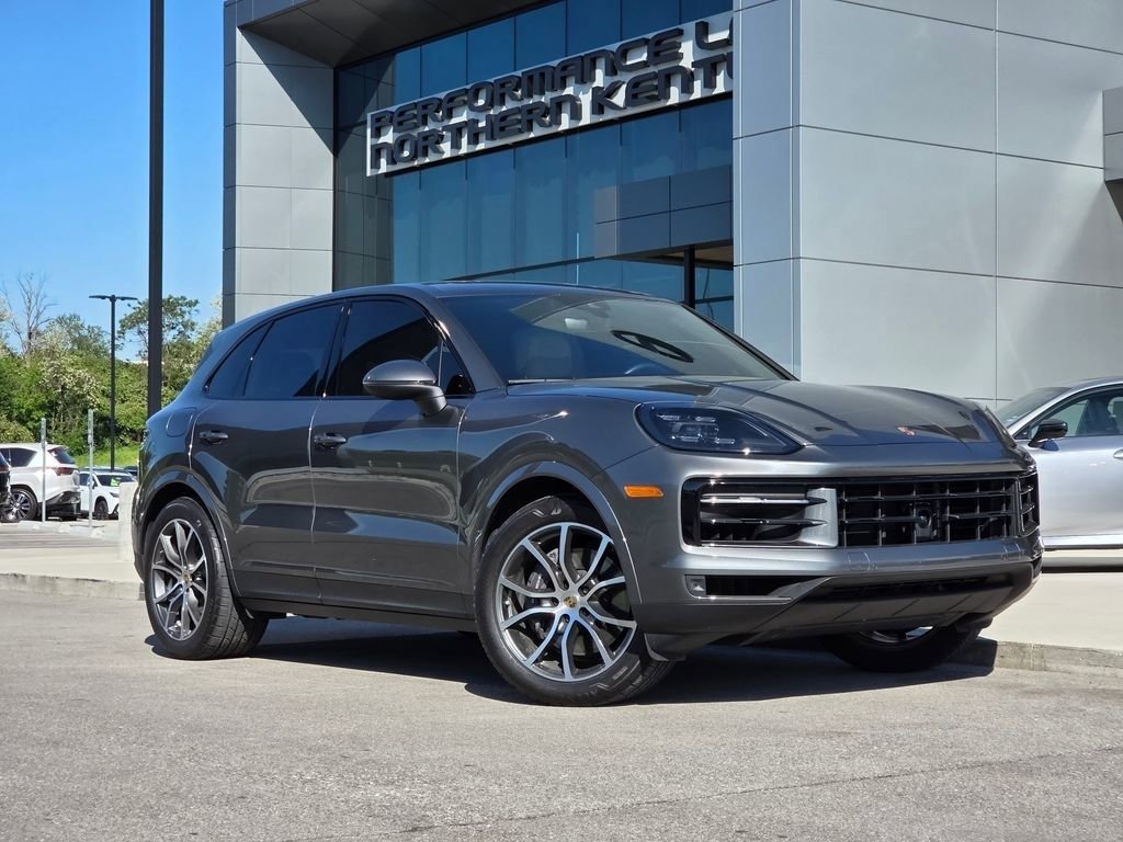 Used 2024 Porsche Cayenne image 2