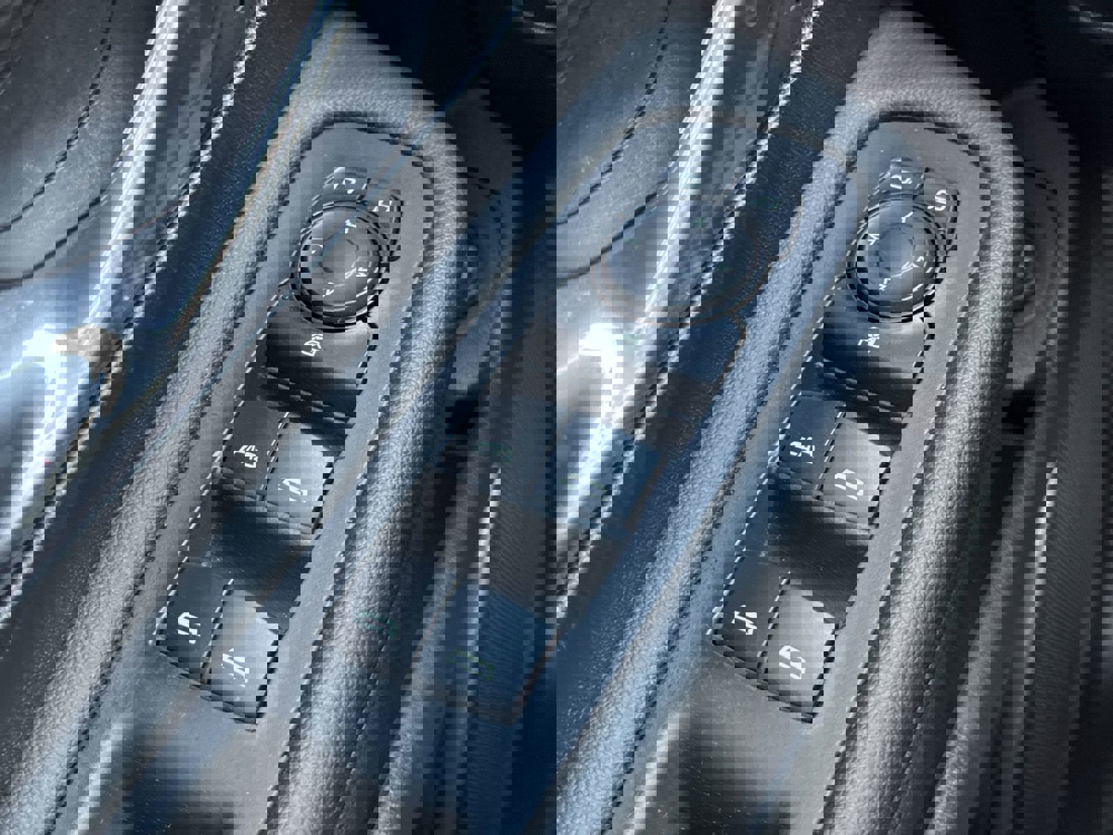 Used 2024 GMC Terrain SLT w/ Tech Package image 15