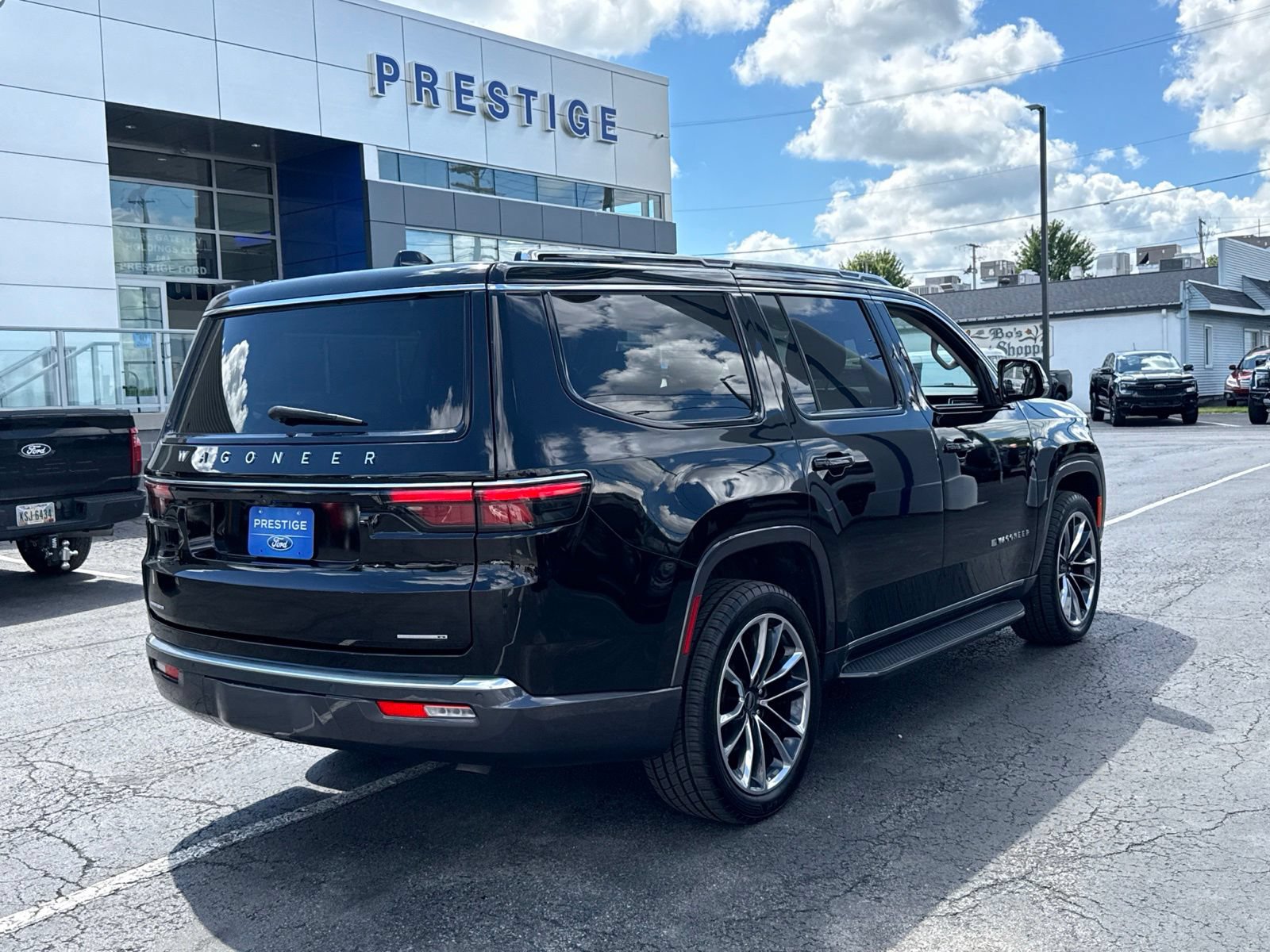Used 2022 Jeep Wagoneer Series II w/ Premium Group I AWD/4WD image 15