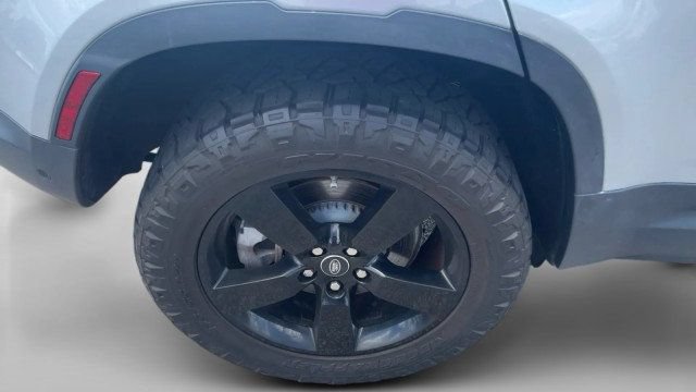 Used 2020 Land Rover Defender 110 First Edition AWD/4WD image 9