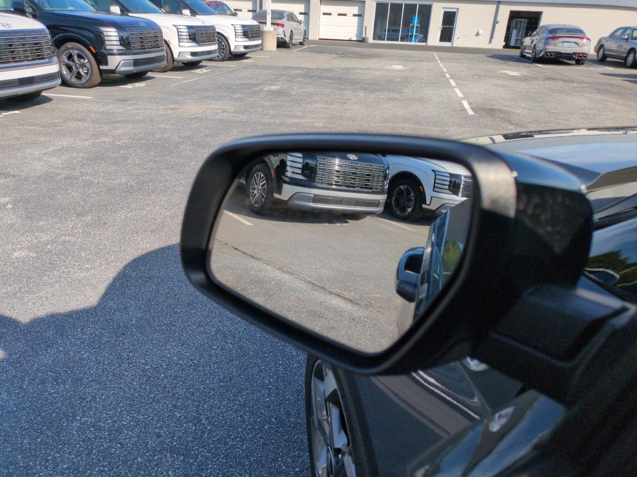 Used 2023 Hyundai Venue Limited w/ Cargo Package FWD image 14