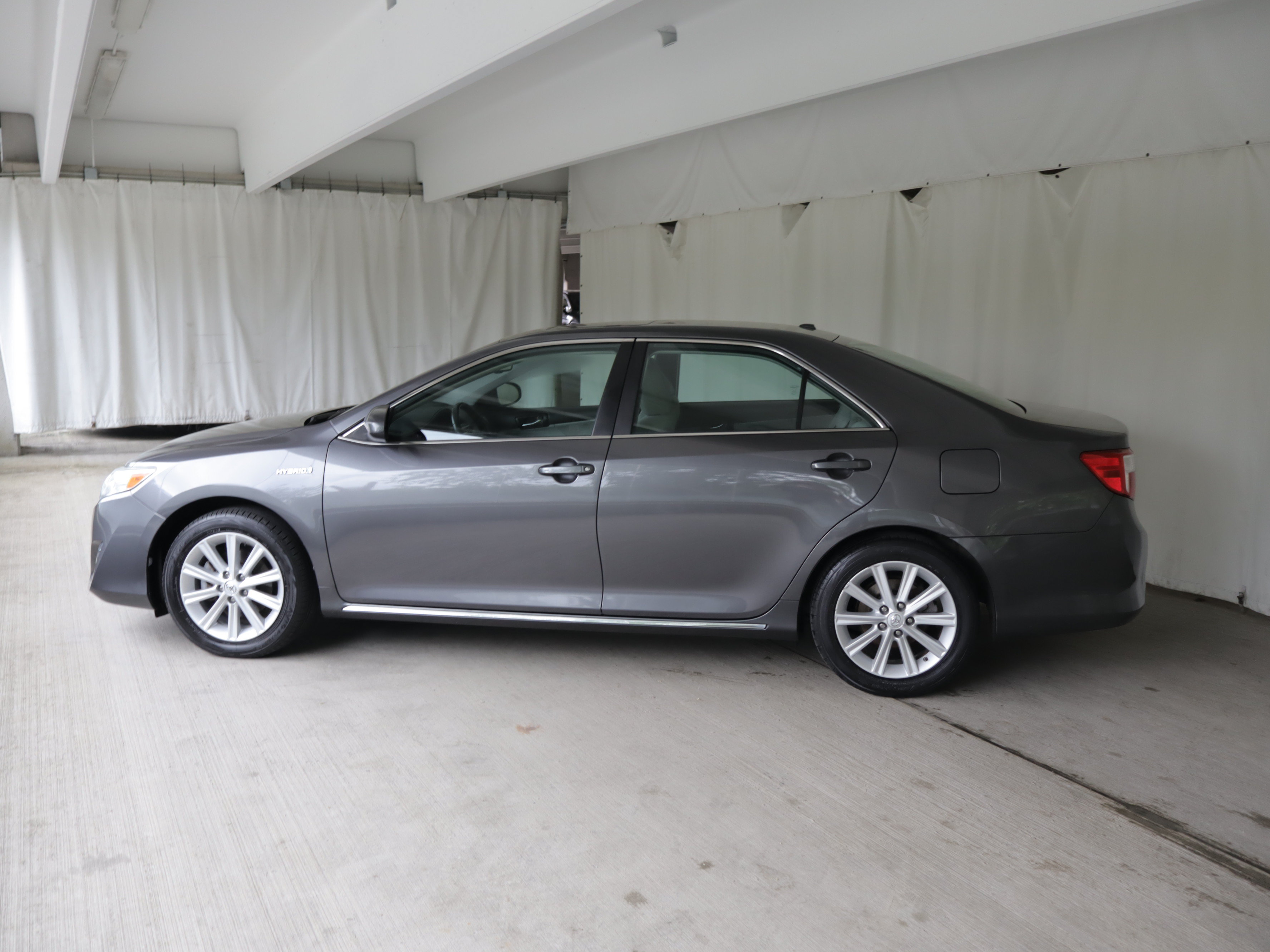 Used 2014 Toyota Camry XLE w/ Moonroof Package FWD image 24