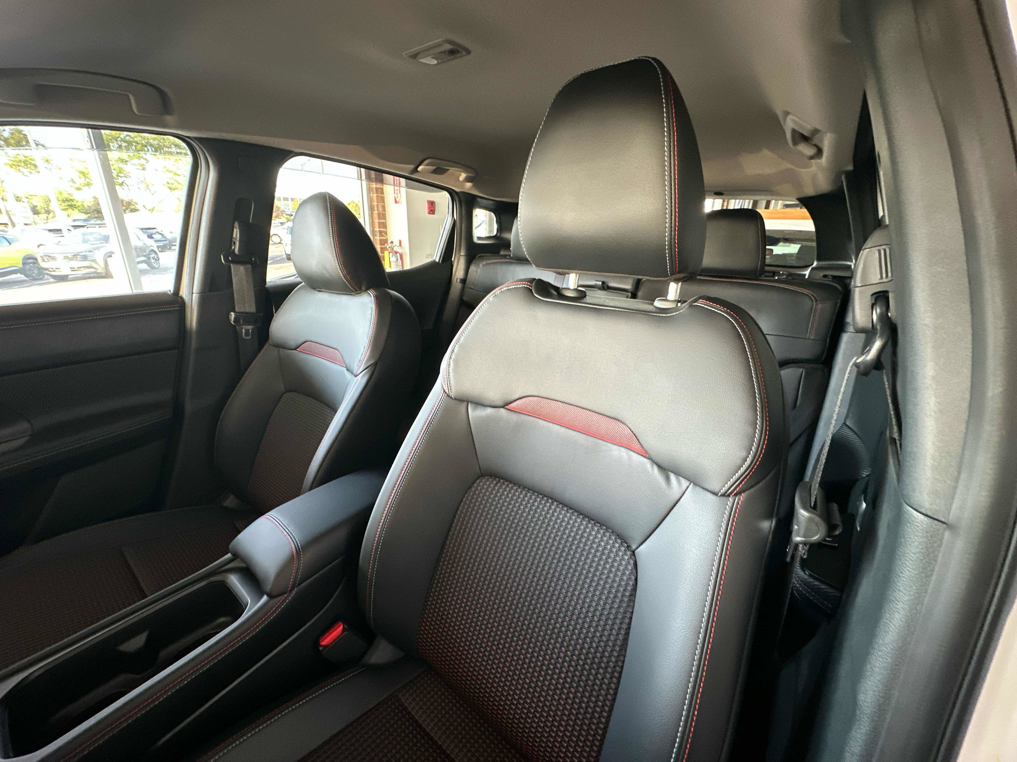 New 2025 Nissan Kicks SR AWD/4WD image 21