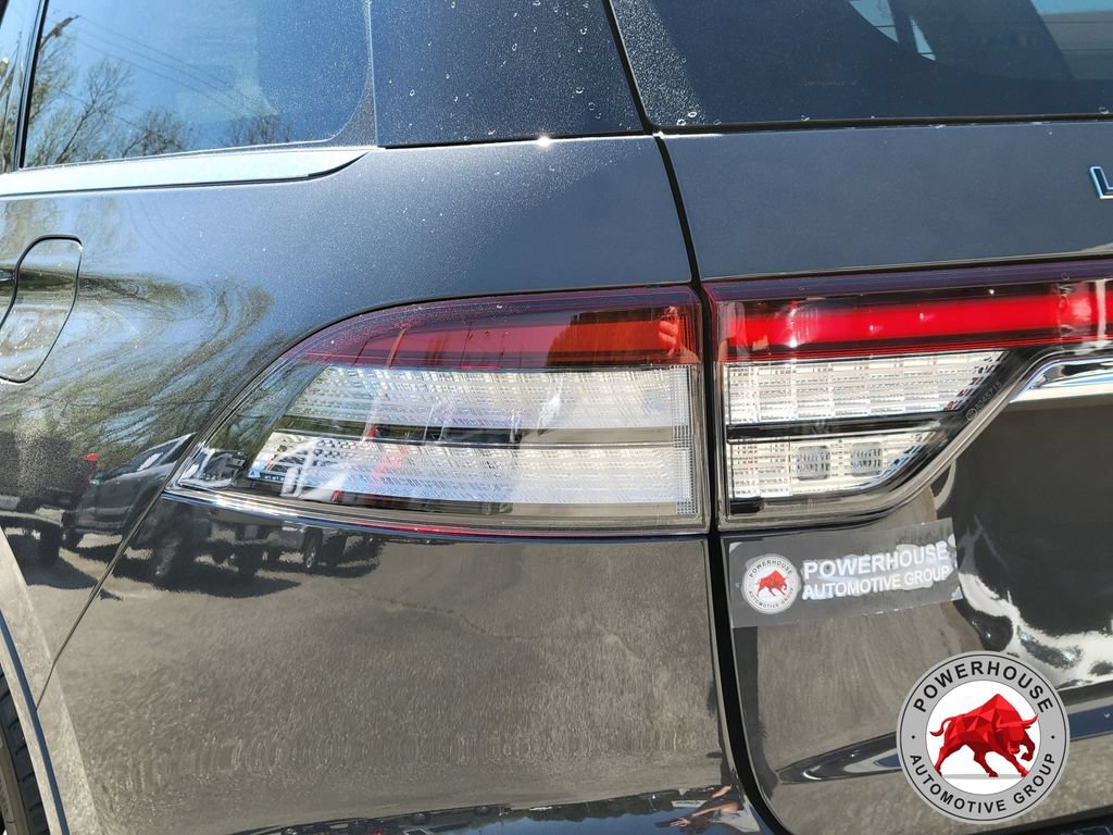 Used 2022 Lincoln Aviator Black Label w/ Dynamic Handling Package AWD/4WD image 12