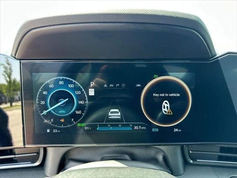 New 2025 Hyundai Elantra SEL image 12