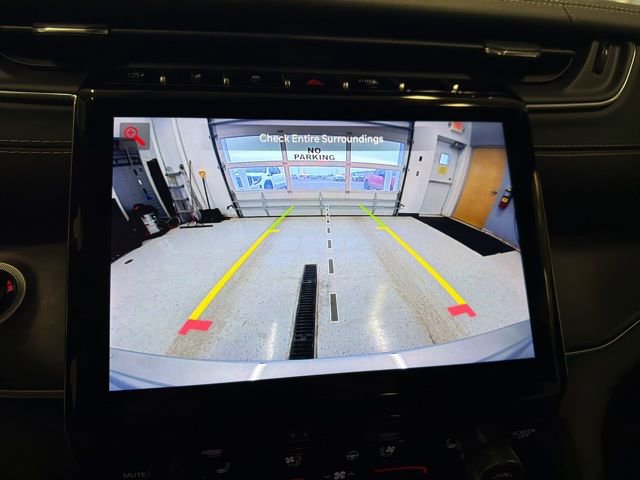 Used 2022 Jeep Grand Cherokee Overland AWD/4WD image 4
