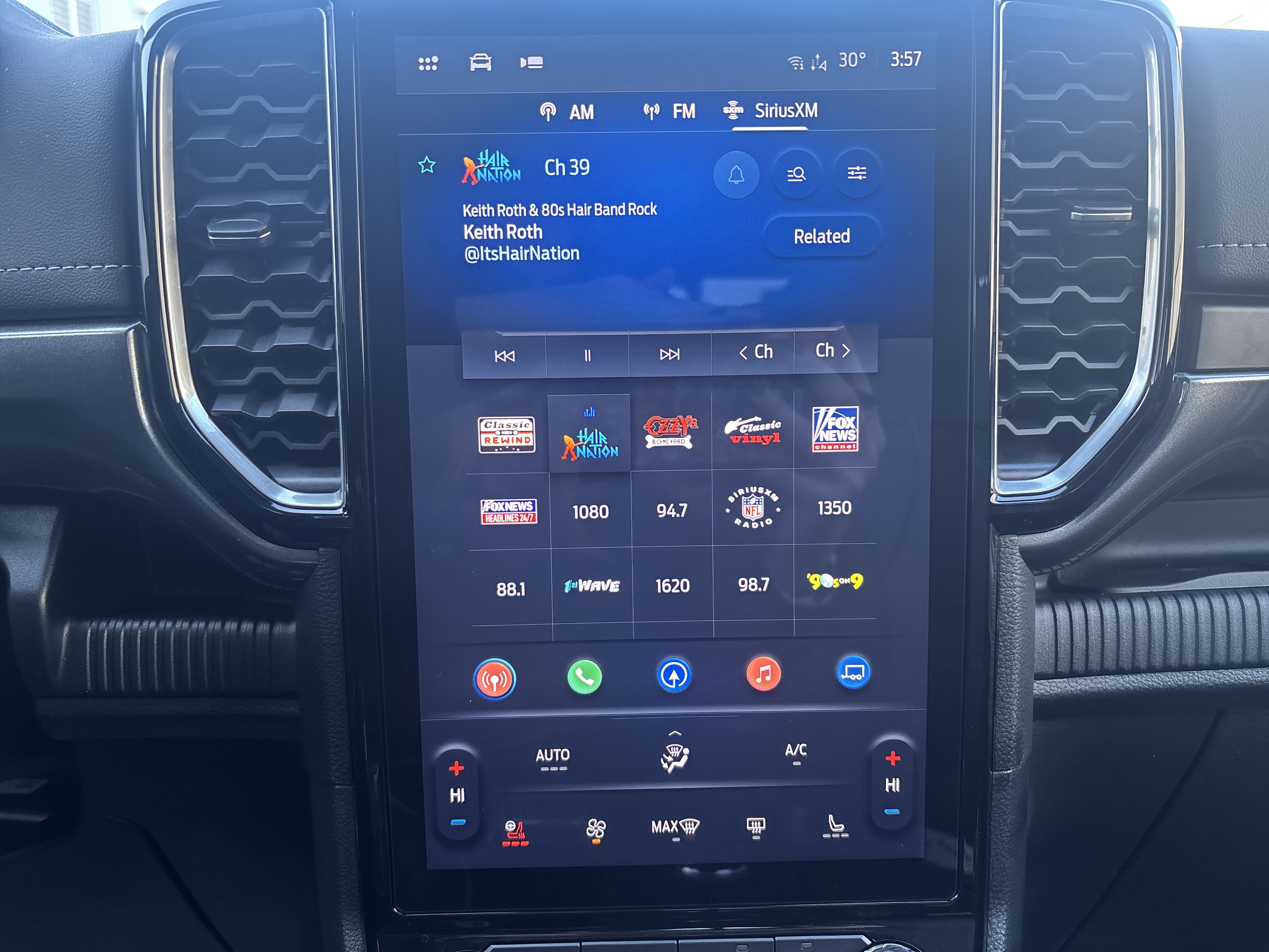 Used 2025 Ford Ranger Lariat w/ Trailer Tow Package image 16