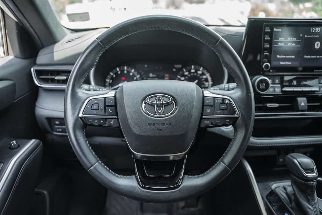 Used 2021 Toyota Highlander XSE AWD/4WD image 28