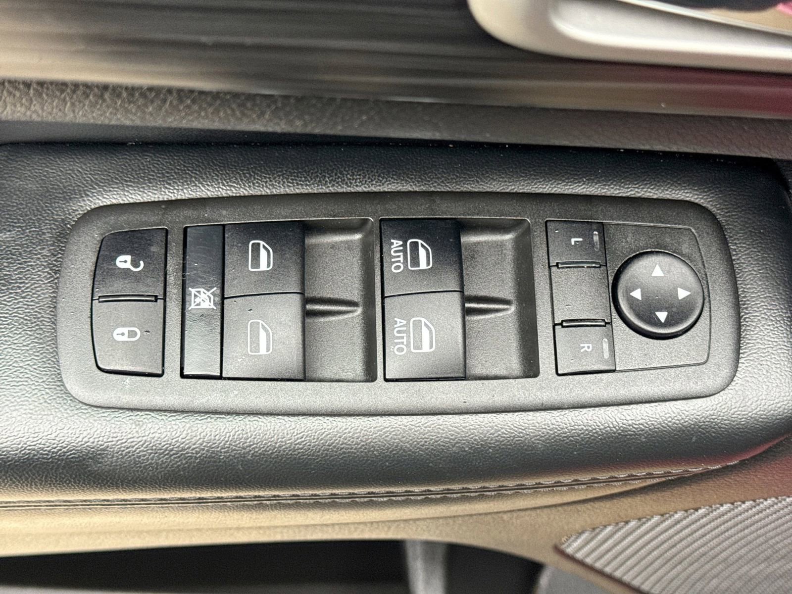 Used 2022 Jeep Grand Cherokee Altitude AWD/4WD image 18