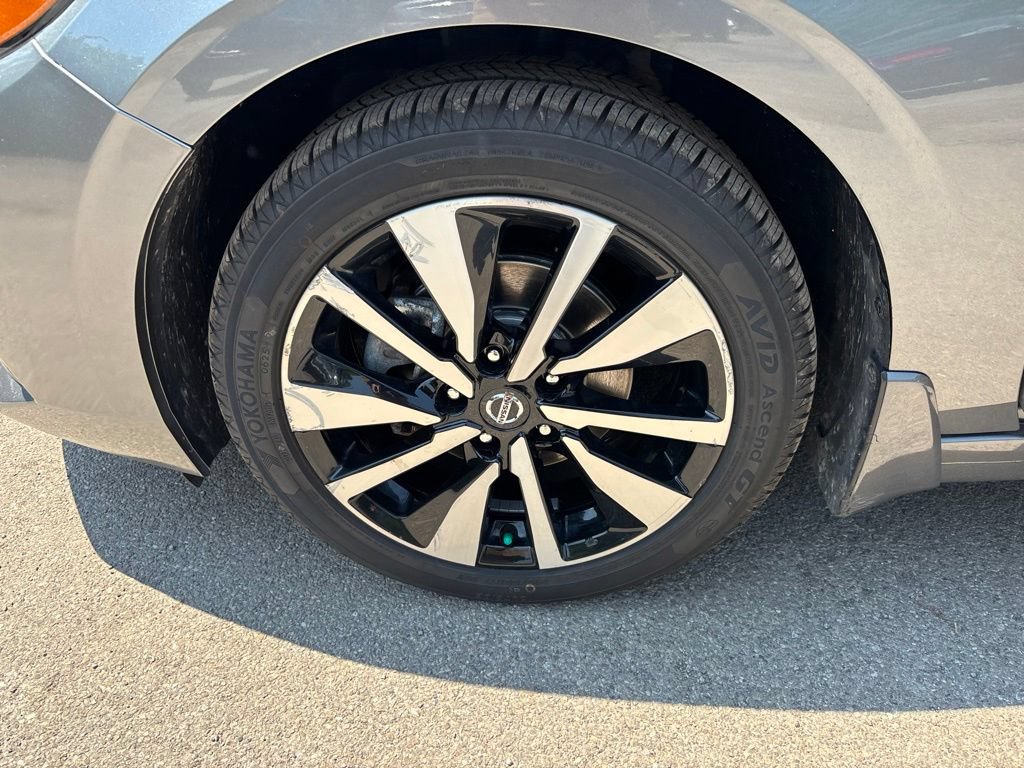 Used 2023 Nissan Sentra SV w/ SV Premium Package FWD image 10