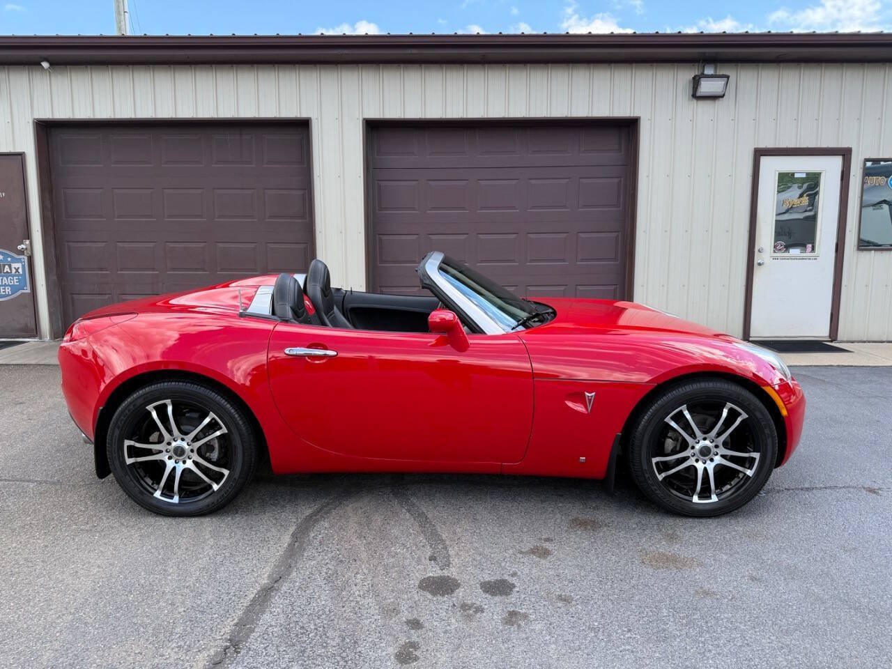 Used 2006 Pontiac Solstice Convertible w/ Premium Package RWD image 5