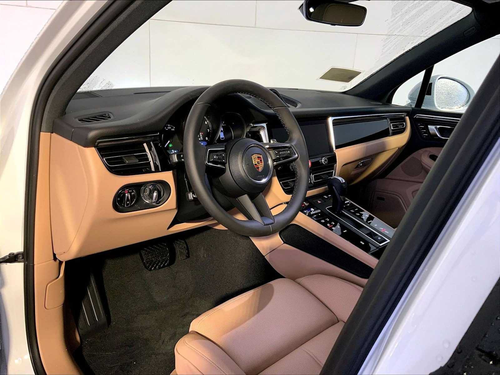 New 2026 Porsche Macan AWD/4WD image 4